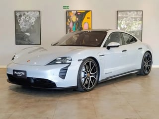 Foto de um porsche taycan 4s elétrica - 2023.