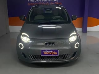 Foto de um fiat 500e 2022 baixo km.