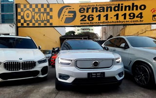 Foto de um volvo xc40 xc 40 recharge 2022 blindado.