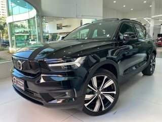 Foto de um volvo c40 p8 recharger bev pure awd 2022- abaixo da tabela - audi center vale.