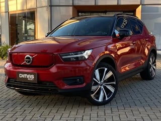 Foto de um volvo xc40 p8 recharge electric bev pure awd.