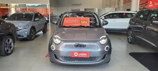 Foto de um fiat 500e icon 2022.