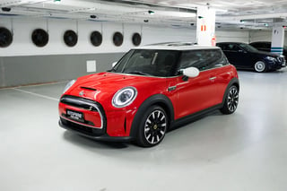 Foto de um mini cooper sport elétrico 2023 c/4 mil km.