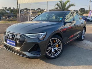 Foto de um audi e-tron sportback performance - 100% elétrico - baixa km - top de linha.