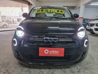 Foto de um fiat 500e icon eletrico.