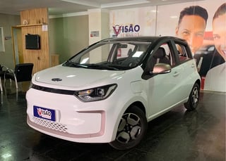 Foto de um jac e-js1 100% elétrico.