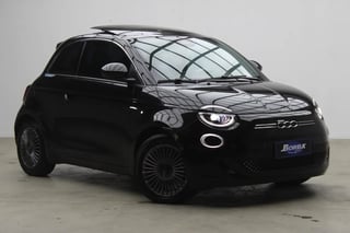 Foto de um fiat 500e 500 e icon preta 2021/2022.