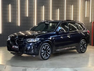 Foto de um bmw ix 3.