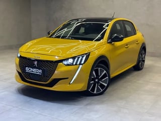 Foto de um peugeot e-208 gt  eletrico 2023.