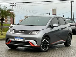 Foto de um byd dolphin ev elétrico 2024.