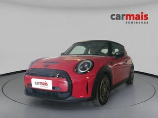 Foto de um mini cooper se sport 2p elétrico 2023.