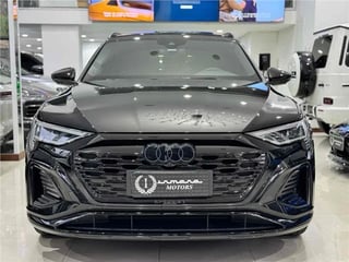 Foto de um audi q8 e-tron 2024 55 elétrico launch edition quattro.