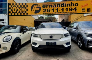 Foto de um volvo xc40 xc-40 recharge pe 2022.