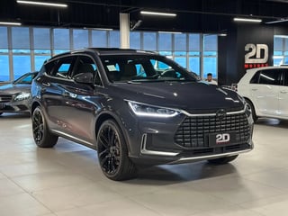 Foto de um byd tan ev tan 2023 elétrico awd.