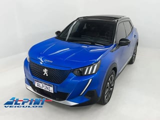 Foto de um peugeot 2008 50 kw elétrico e-gt 2023.