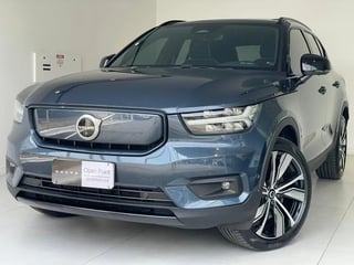 Foto de um volvo xc40 pure (elétrico) 2022.