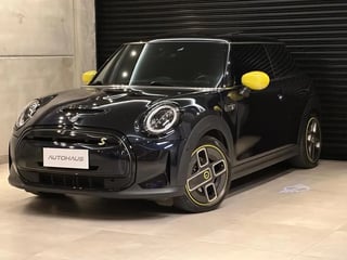 Foto de um mini cooper s top collection eletric 2022.