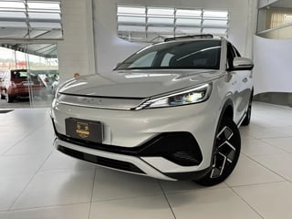 Foto de um byd yuan plus ev elétrico branca 2023/2024.