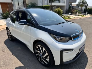 Foto de um bmw i3 .