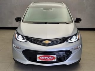 Foto de um chevrolet bolt premier.