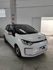 Foto de um jac e-js1 js1 elétrico 2023.