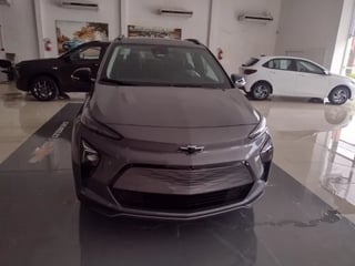 Foto de um chevrolet bolt euv 23/23 0km 100% elétrico.