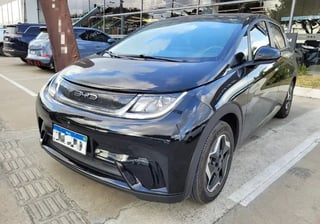 Foto de um byd dolphin gs 180 elétrico 2024 extra com apenas 7.000 km.