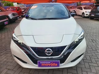 Foto de um nissan leaf 40 kwh tekna.