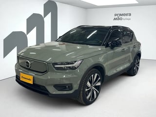 Foto de um volvo xc40 recharge plus (elétrico).