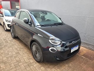 Foto de um fiat 500e icon 2022 + ipva 2024 pago.