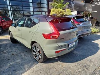 Foto de um volvo xc40 p8 recharche electric bev purê 21/22 vanessa figueiredo.