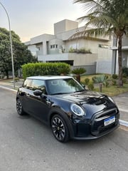 Foto de um mini cooper se exclusive 21/22 elétrico + barato do brasil.