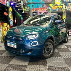 Foto de um fiat 500e icon (elétrico).