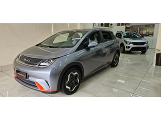 Foto de um byd dolphin 2024 44,9 kw elétrico.