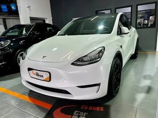 Foto de um tesla model y long range awd elétrico dualmotor 2021.