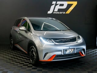 Foto de um byd dolphin ev (elétrico) cinza 2023/2024.