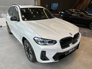 Foto de um bmw ix 3 m sport (aut.) (elétrico).