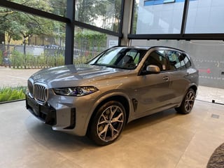 Foto de um bmw x5 xdrive50e m sport 3.0 turbo (aut.) (híb.).