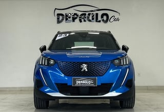 Foto de um peugeot e-2008 gt elétrico 136 cv 2023.