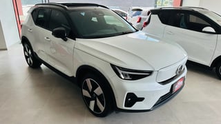 Foto de um volvo xc40 p8 recharge twin eletric ultimate 2023.