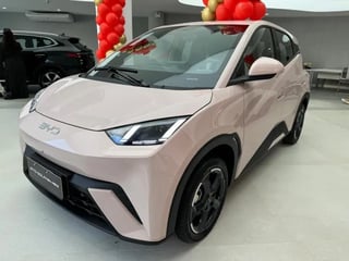 Foto de um byd dolphin mini rosa 2025.