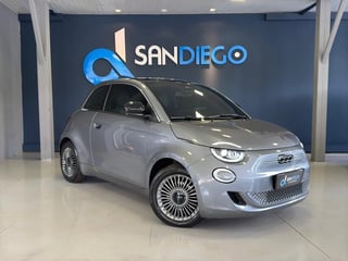 Foto de um fiat 500e icon (elétrico).