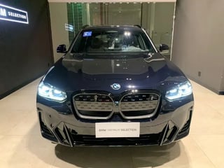 Foto de um bmw ix 3 elétrico m sport.