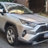 Foto de um toyota rav4.