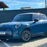 Foto de um mini cooper.