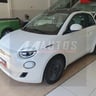 Foto de um fiat 500e.