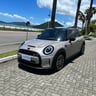 Foto de um mini cooper.