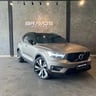 Foto de um volvo xc40.