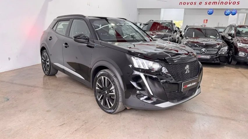 Peugeot E-2008
