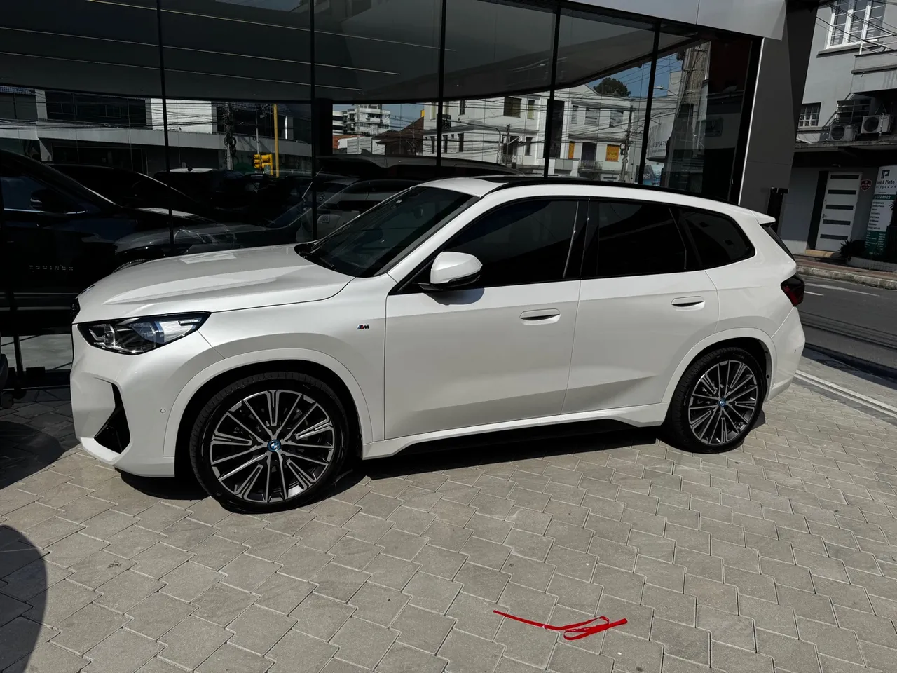 BMW IX1